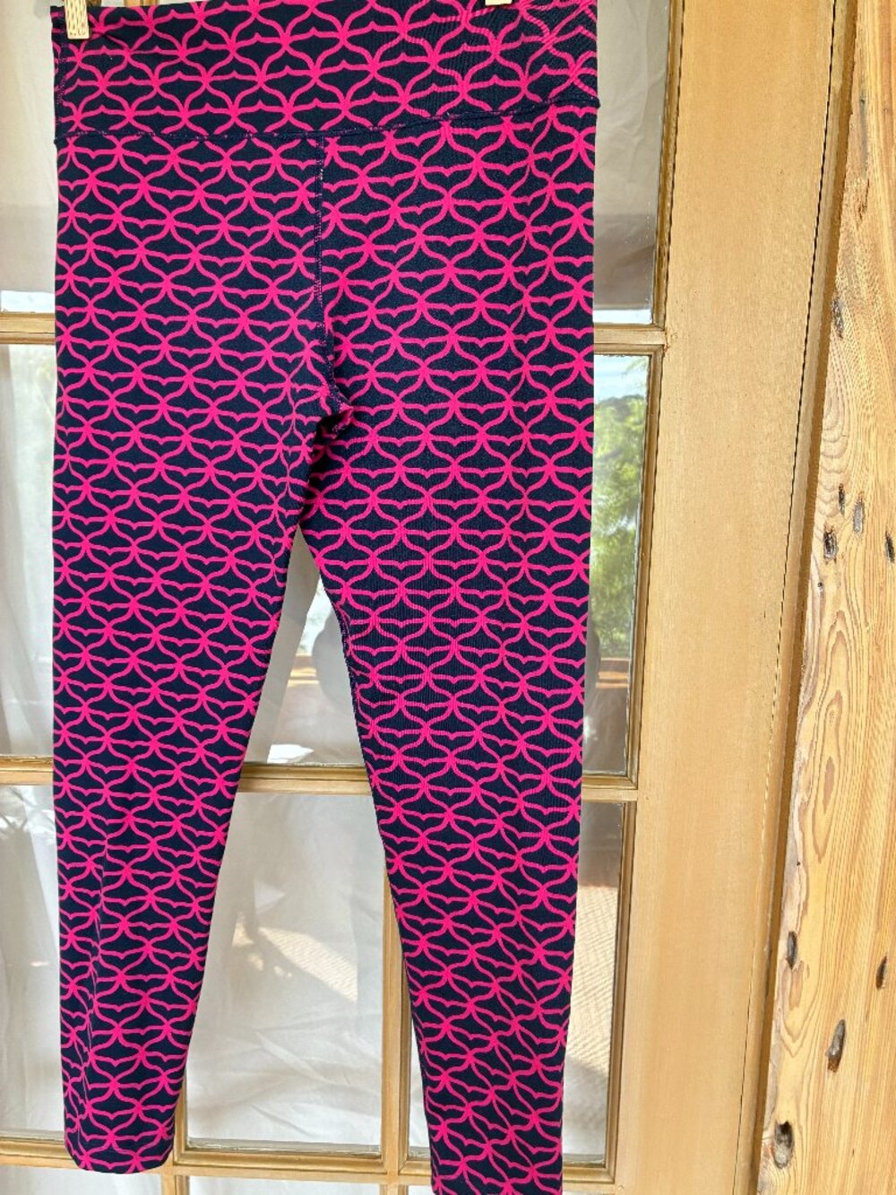 vineyard Vines Size M navy and pink stretch exercise pants